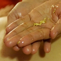 Массажное масло с  золотом 23 карата 100мл./ Для массажа тела и лица
